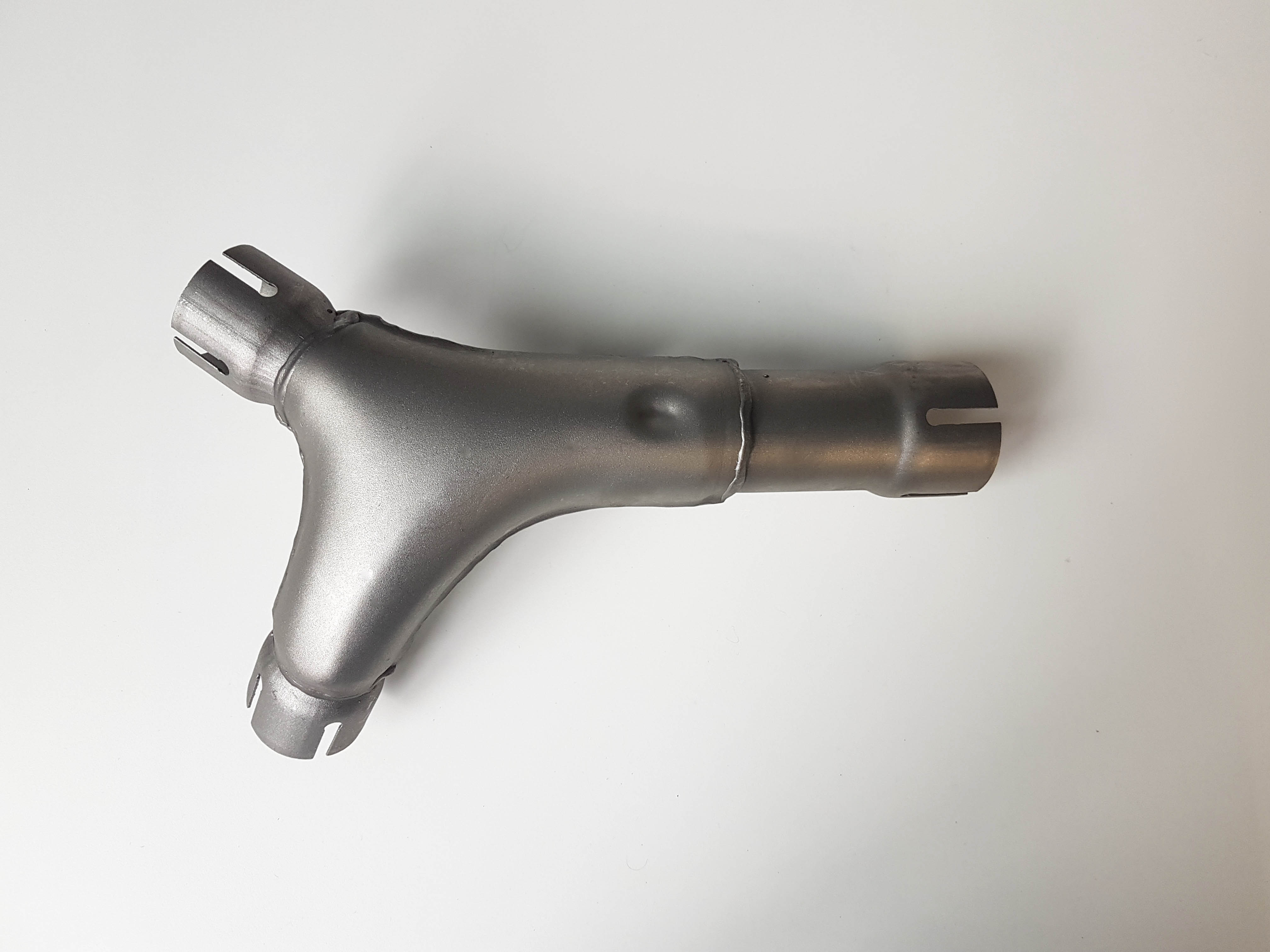 Тройник выпускной трубы