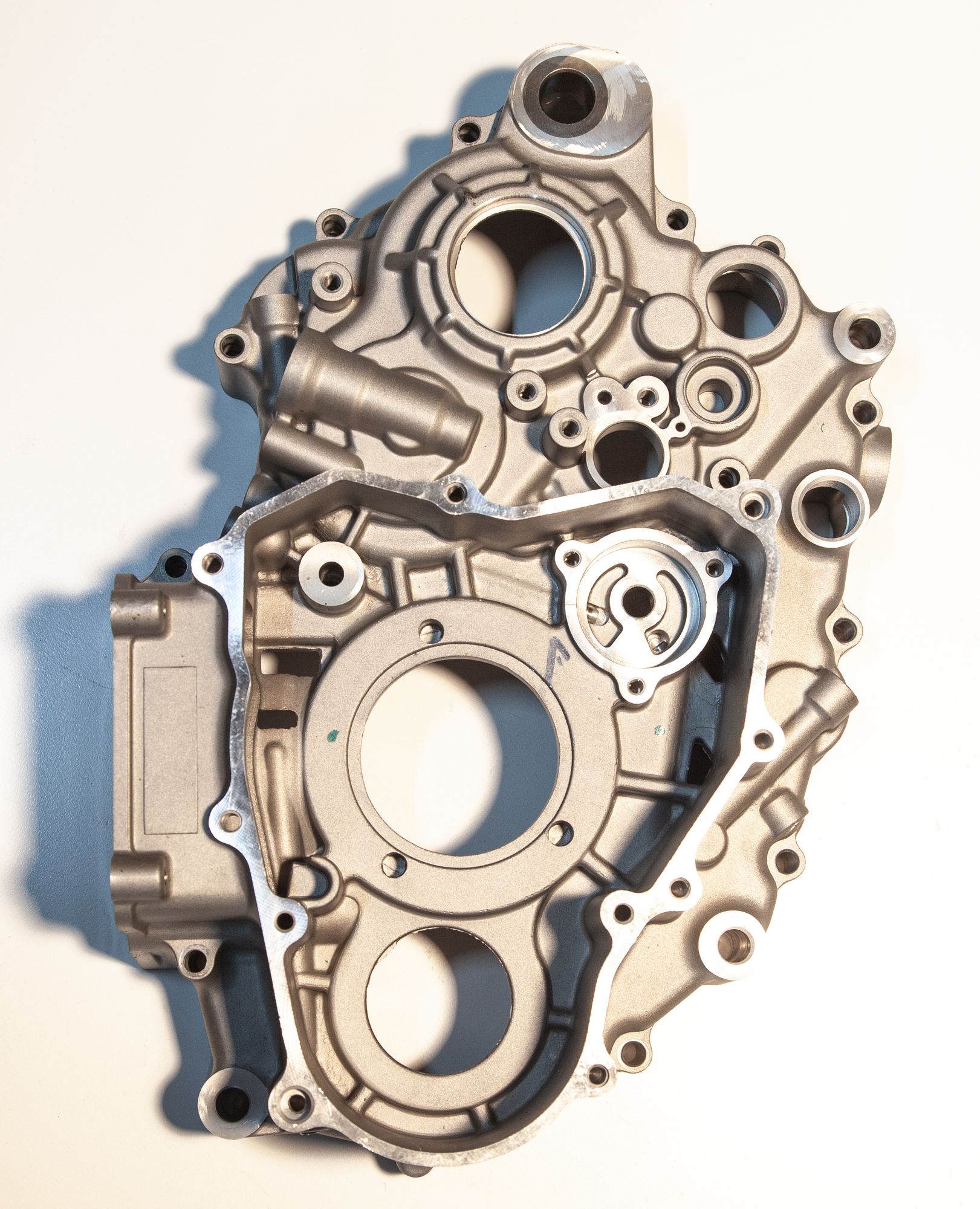 Картер двигателя левый