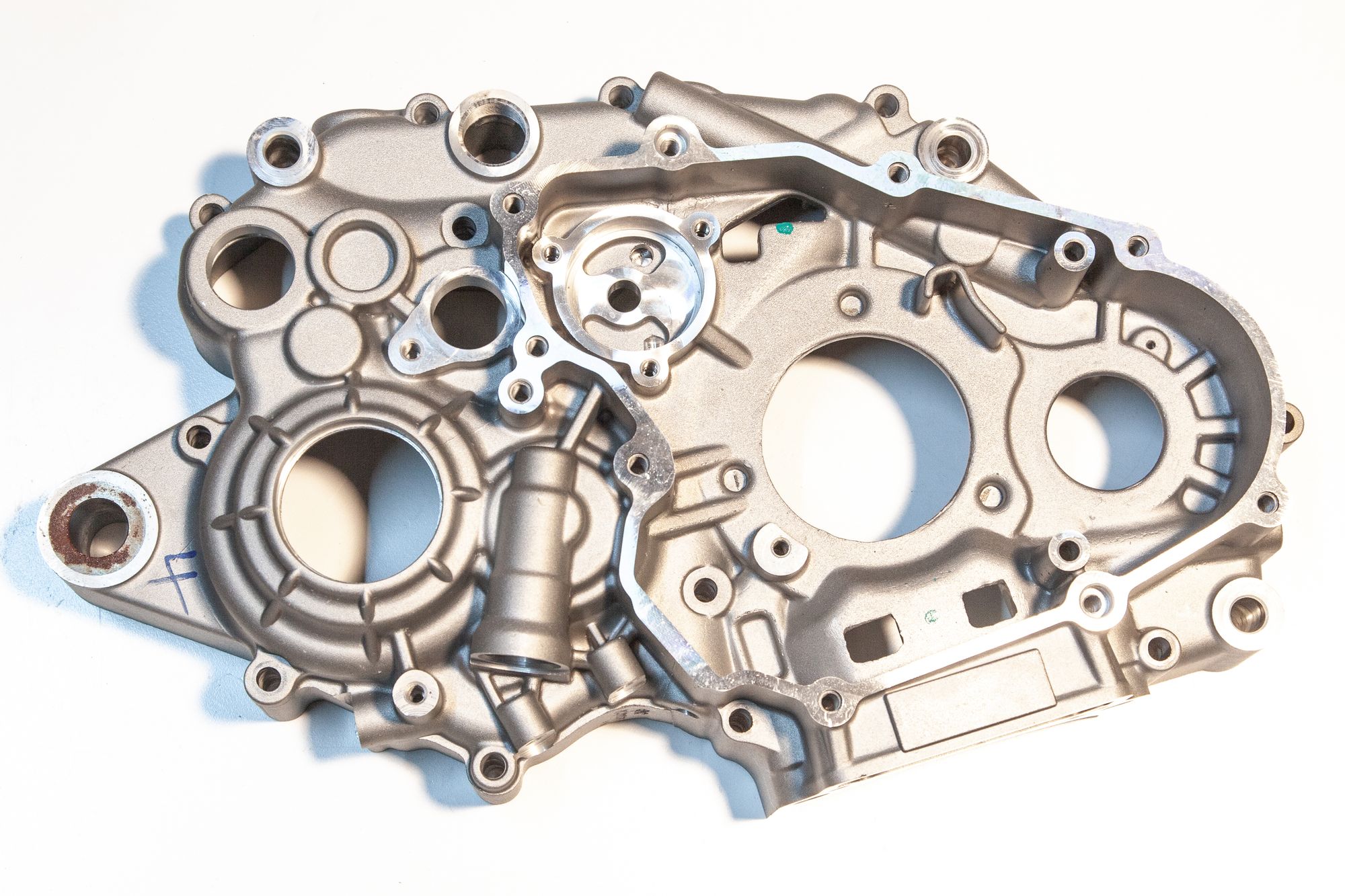 Картер двигателя левый