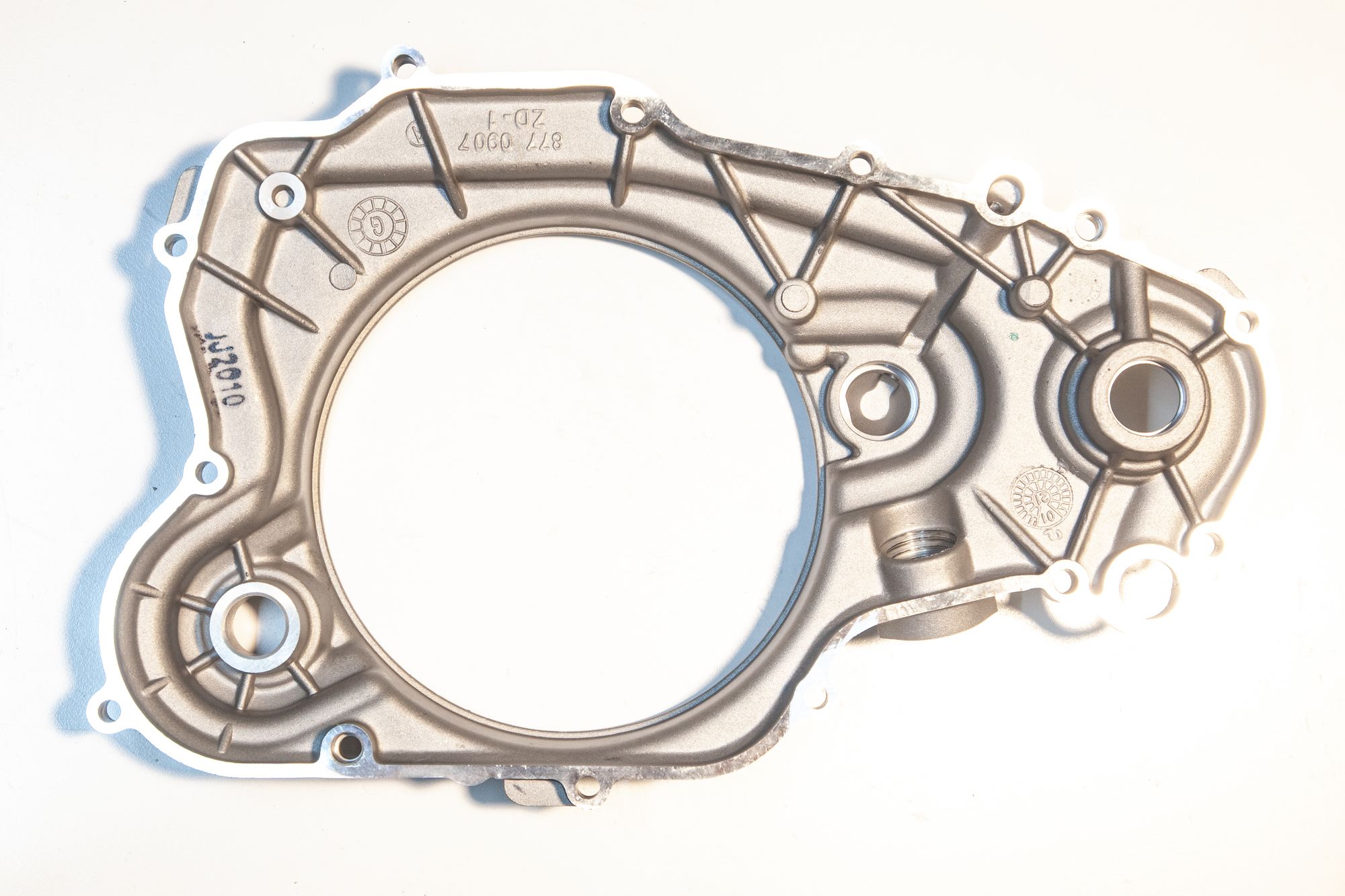 Крышка картера правая