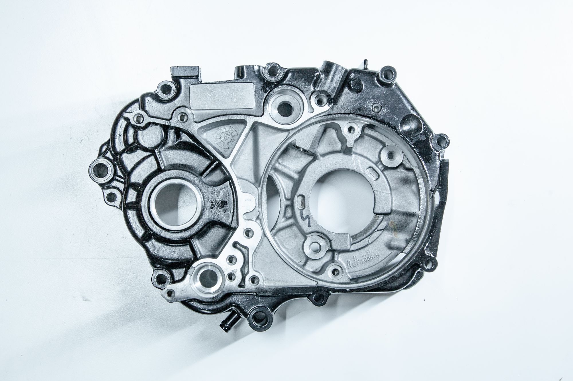 Картер двигателя левый