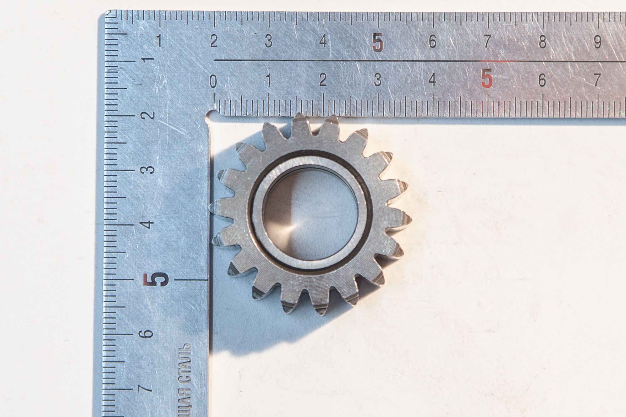 Шестерня ведущая