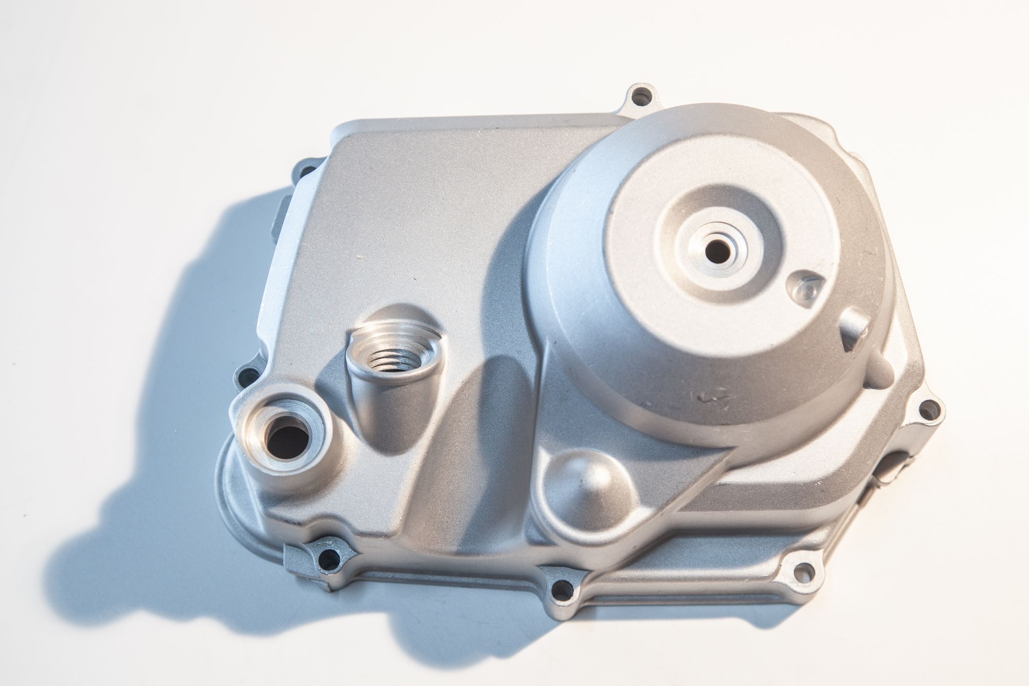 Крышка двигателя правая