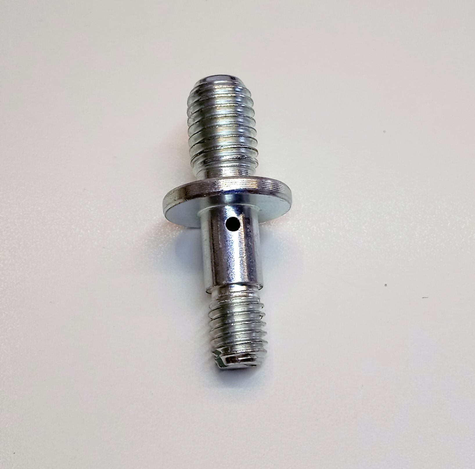 Винт регулировочный