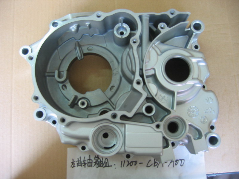 Картер двигателя левая половина