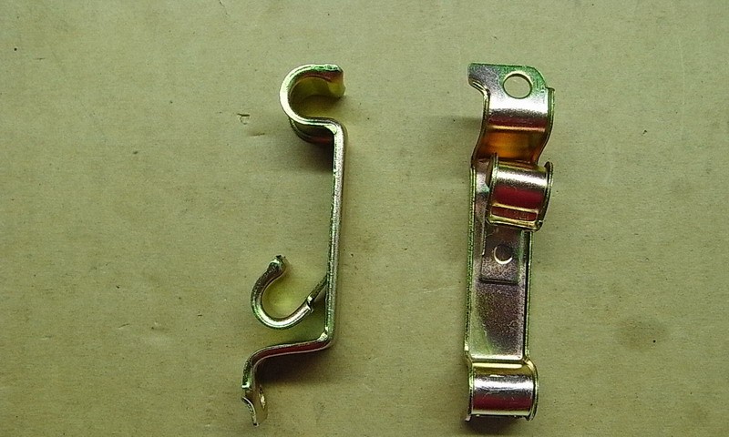 Кронштейн троса газа