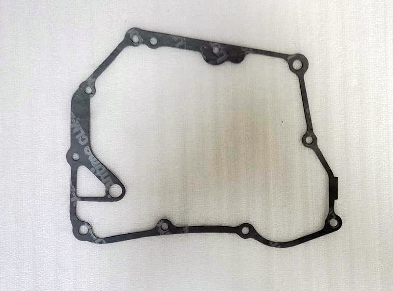 Прокладка правой крышки картера двигателя