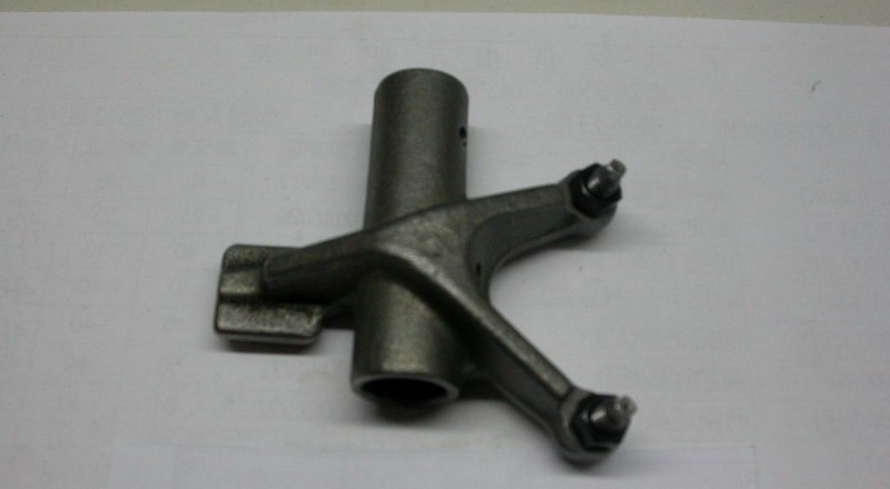 Коромысло впускного клапана в сборе