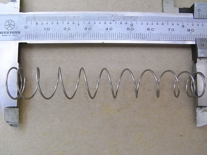 Пружина заправочной крышки топл. бака