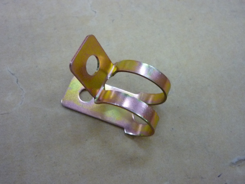 Крепление трубки топливной в 