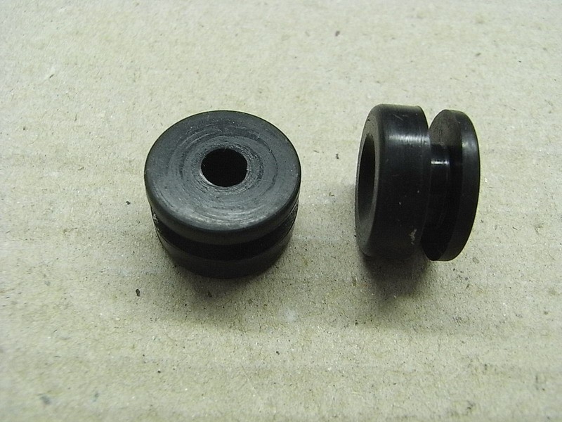 Уплотнение крепления брызговика заднего