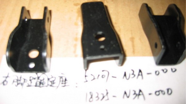 Кронштейн опоры для ног пассажирской правый