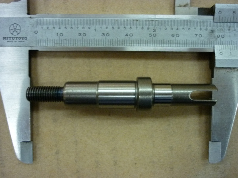 Ось насоса системы охлаждения