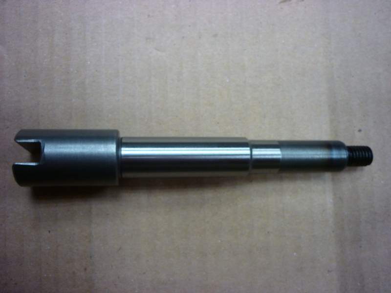 Ось насоса системы охлаждения