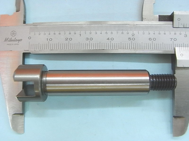 Ось насоса системы охлаждения