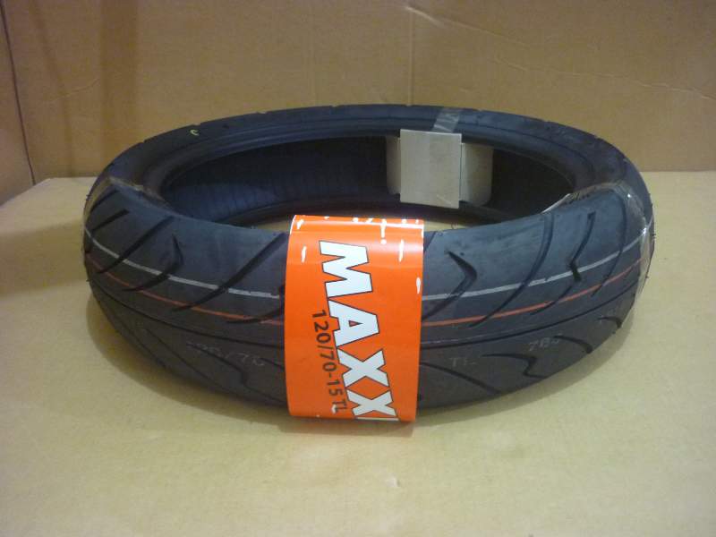 Покрышка бескамерная задняя