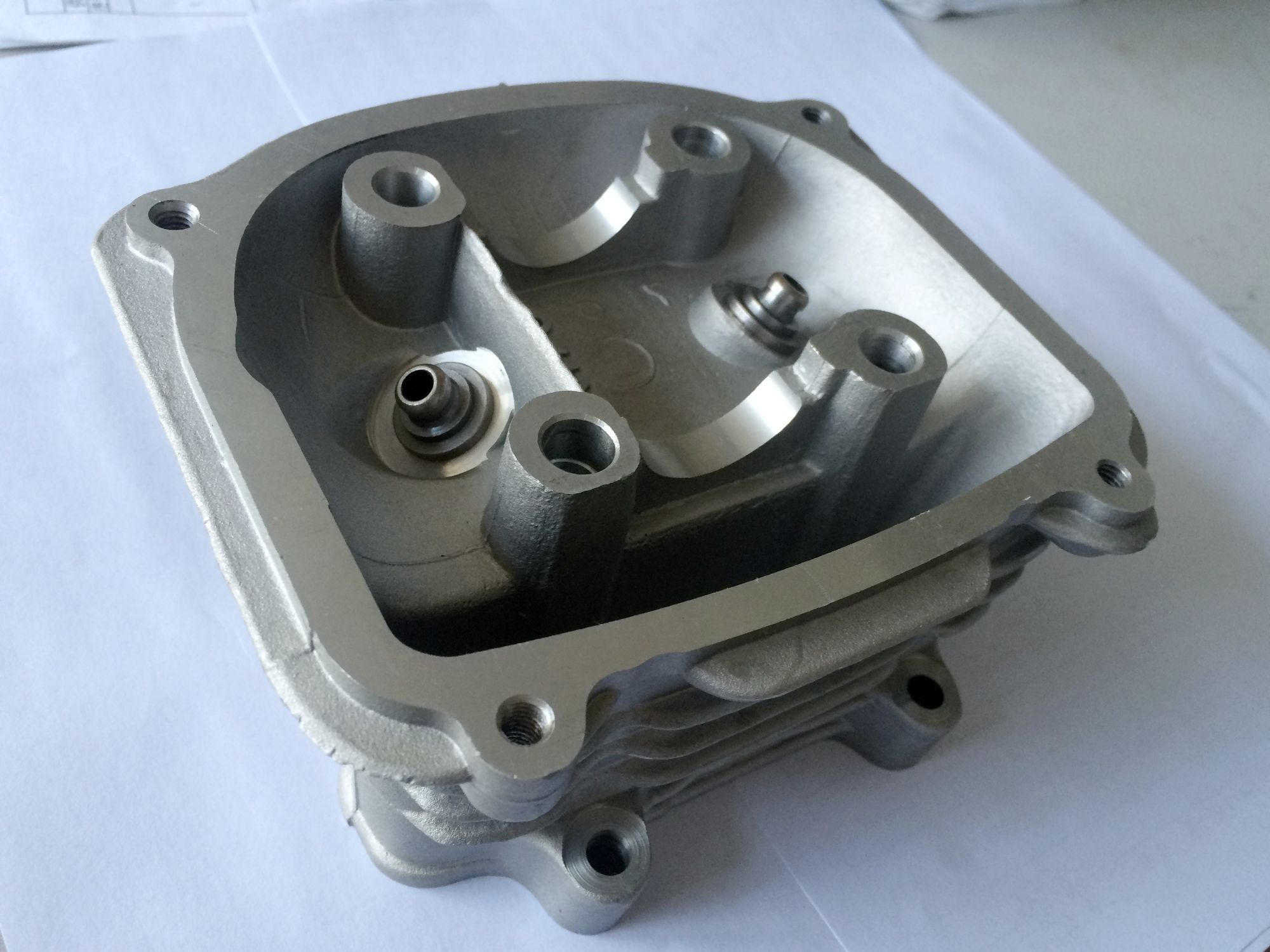 Головка блока цилиндра в сборе с направляющими