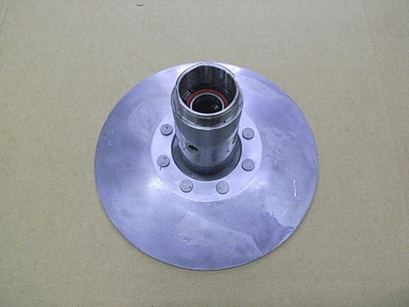 Половина ведомого шкива вариатора неподвижная