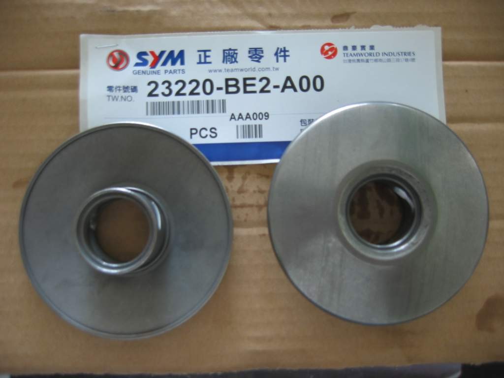 Половина ведомого шкива вариатора подвижная