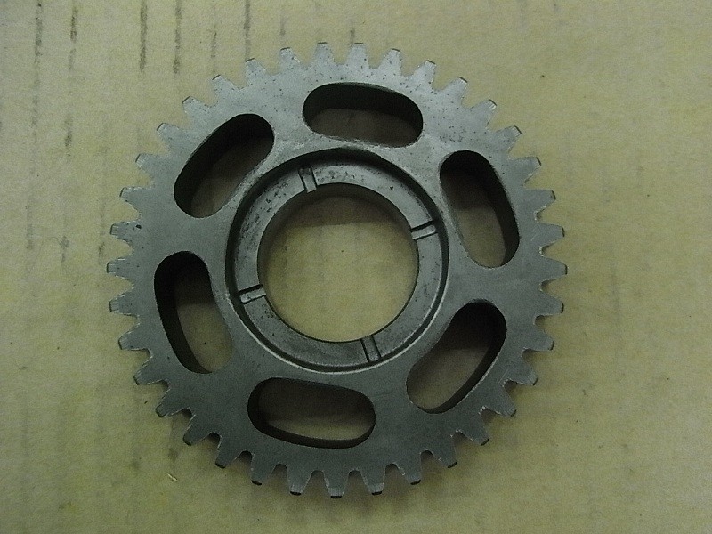 Шестерня промежуточного вала