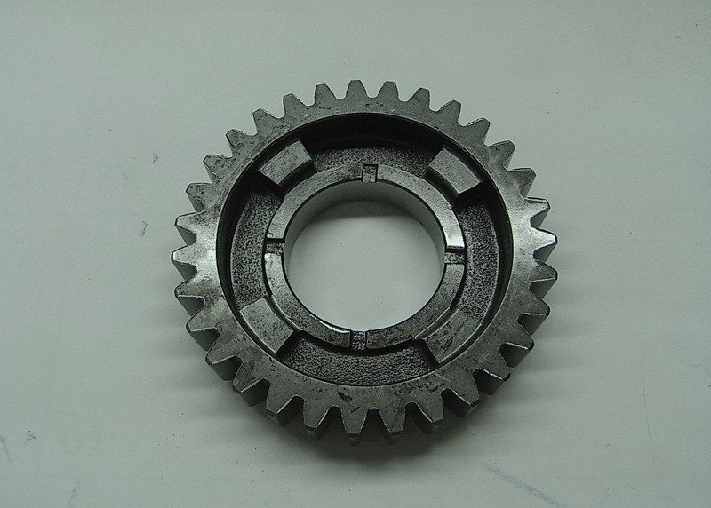 Шестерня промежуточного вала