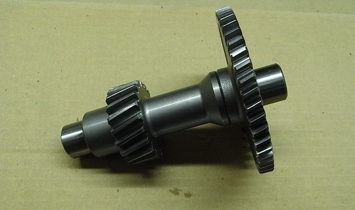 Вал заднего хода