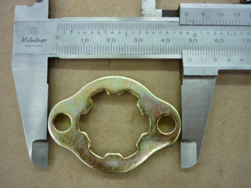 Пластина фиксирующая шестерни приводной