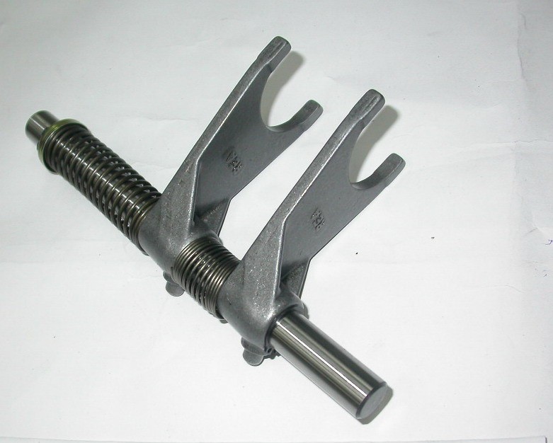 Вилка механизма переключения передач в сборе