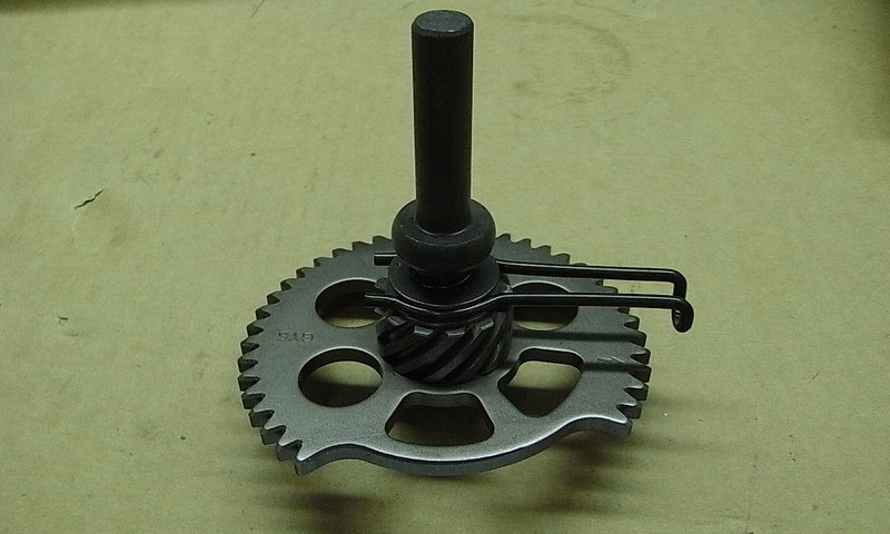 Шестерня кикстартера промежуточная в сборе