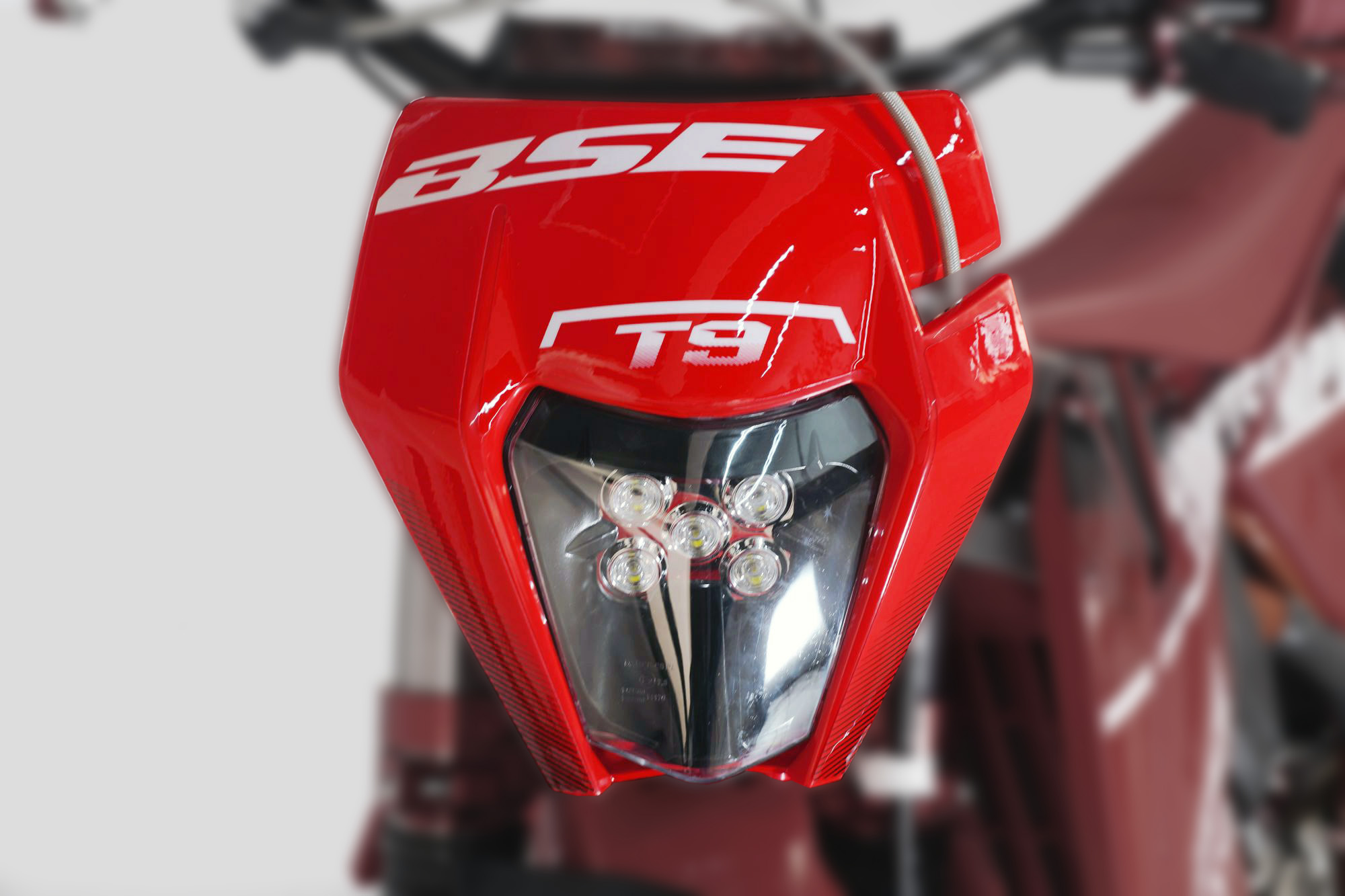 Фара LED FN121B красный