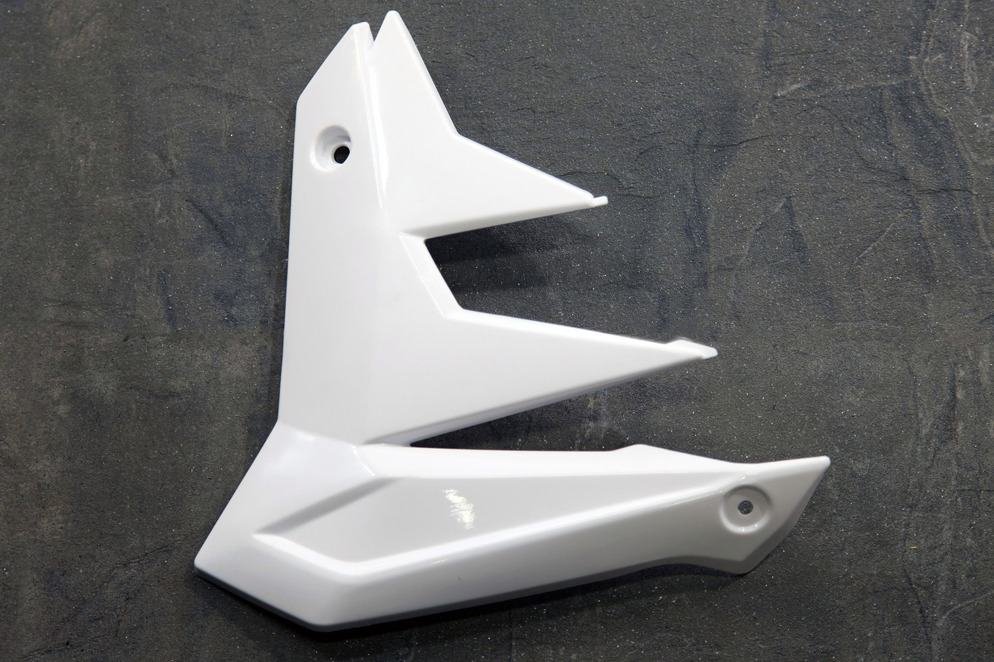 Облицовка передняя правая, белый