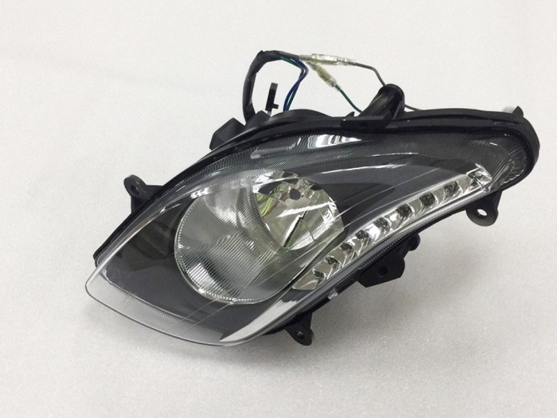 Фара передняя правая