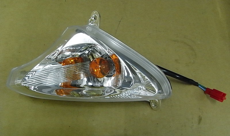 Указатель поворота передний правый