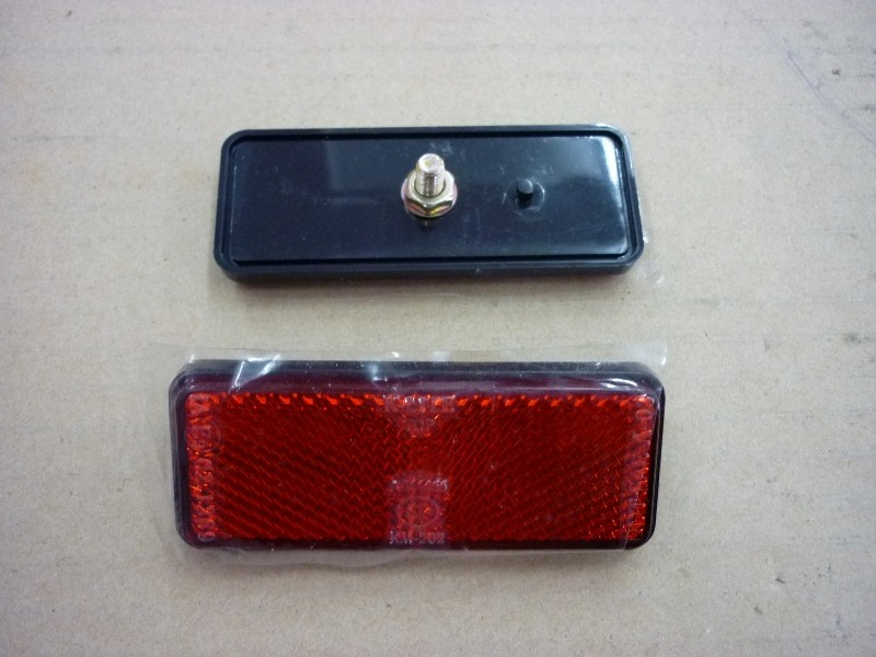 Световозвращатель задний