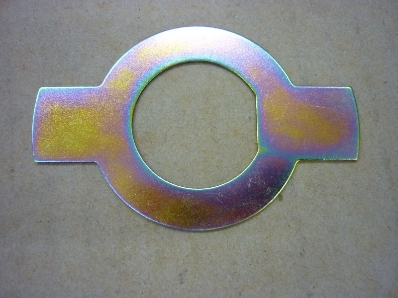 Пластина фиксирующая шестерни привода задней оси