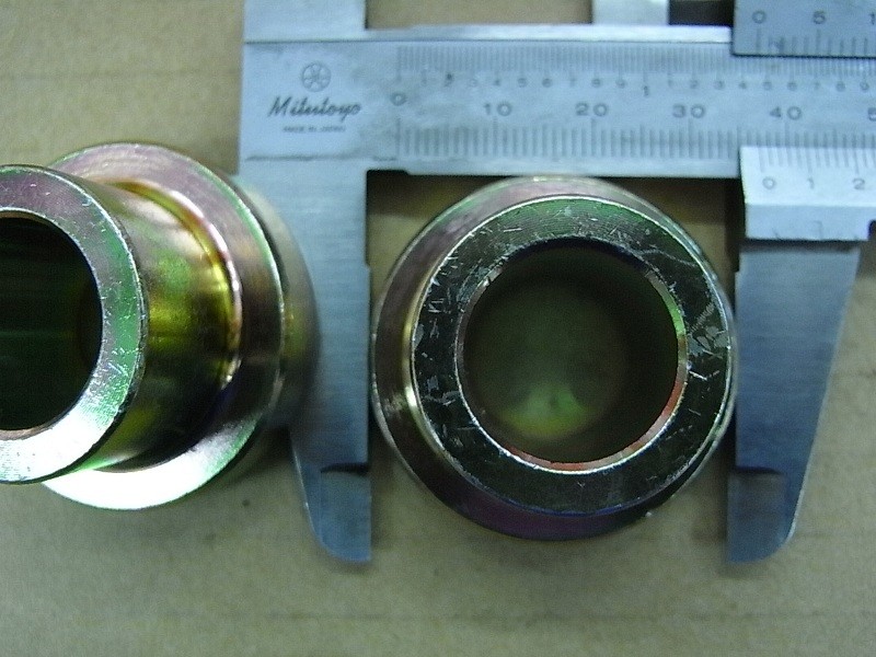 Втулка задней осиL