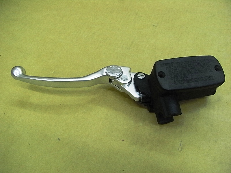 Цилиндр тормозной главный с рычагом в сборе