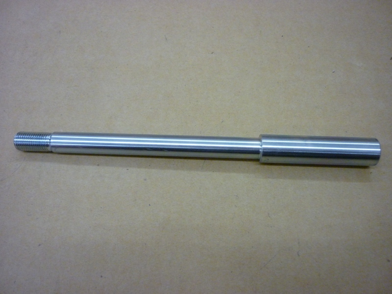 Ось колеса переднего