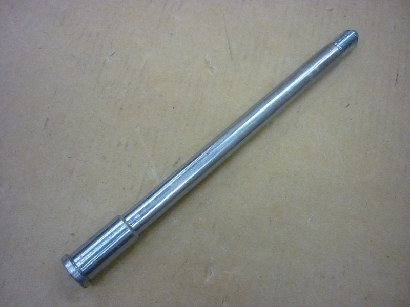 Ось колеса переднего