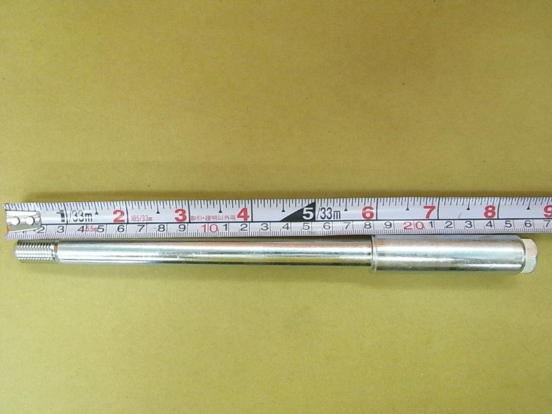 Ось колеса переднего