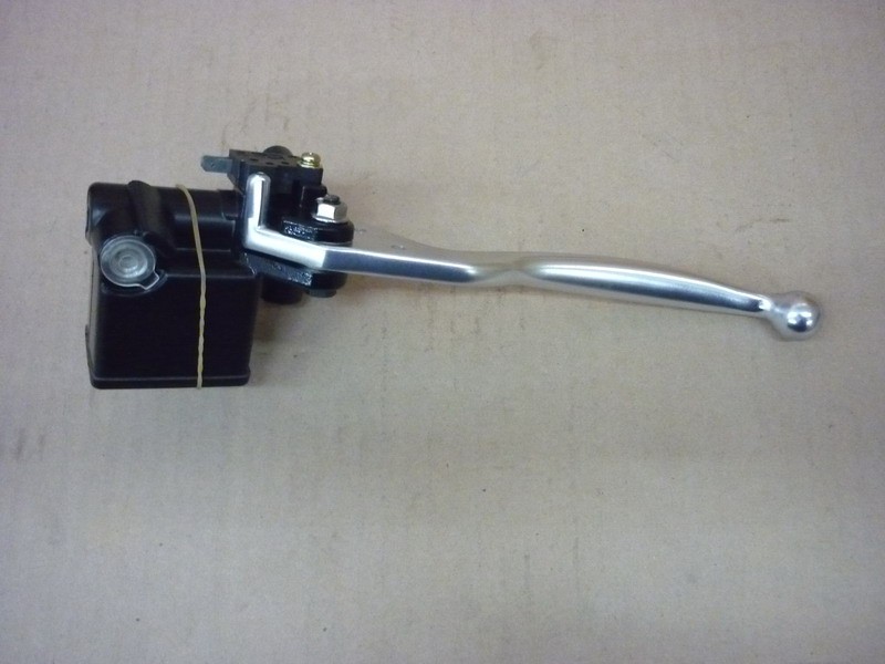 Цилиндр тормозной главный с рычагом в сборе