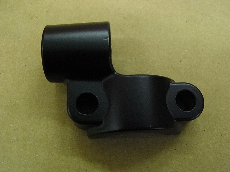 Кронштейн крепления зеркала левый