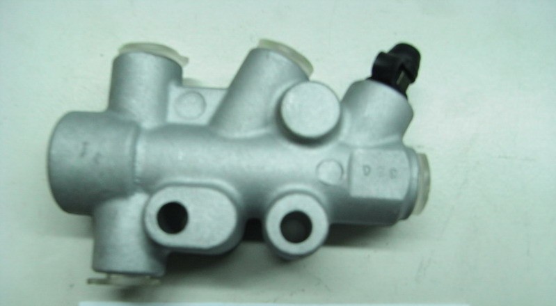 Распределитель тормозных усилий