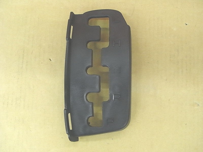 Облицовка рычага переключения передач черный_BK-002U