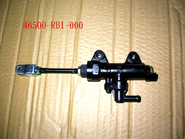 Цилиндр тормозной главный в сборе