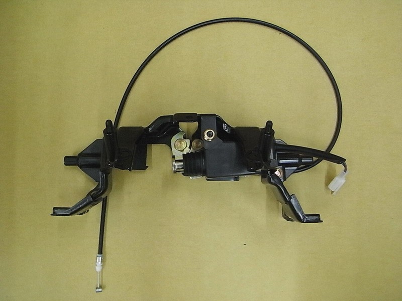 Замок заднего багажника в сборе