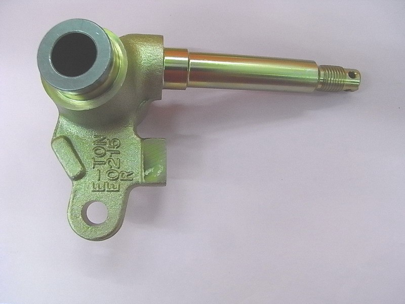 Кулак поворотный правый