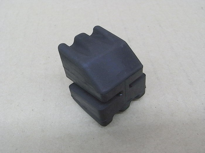 Демпфер кронштейна крепления двигателя