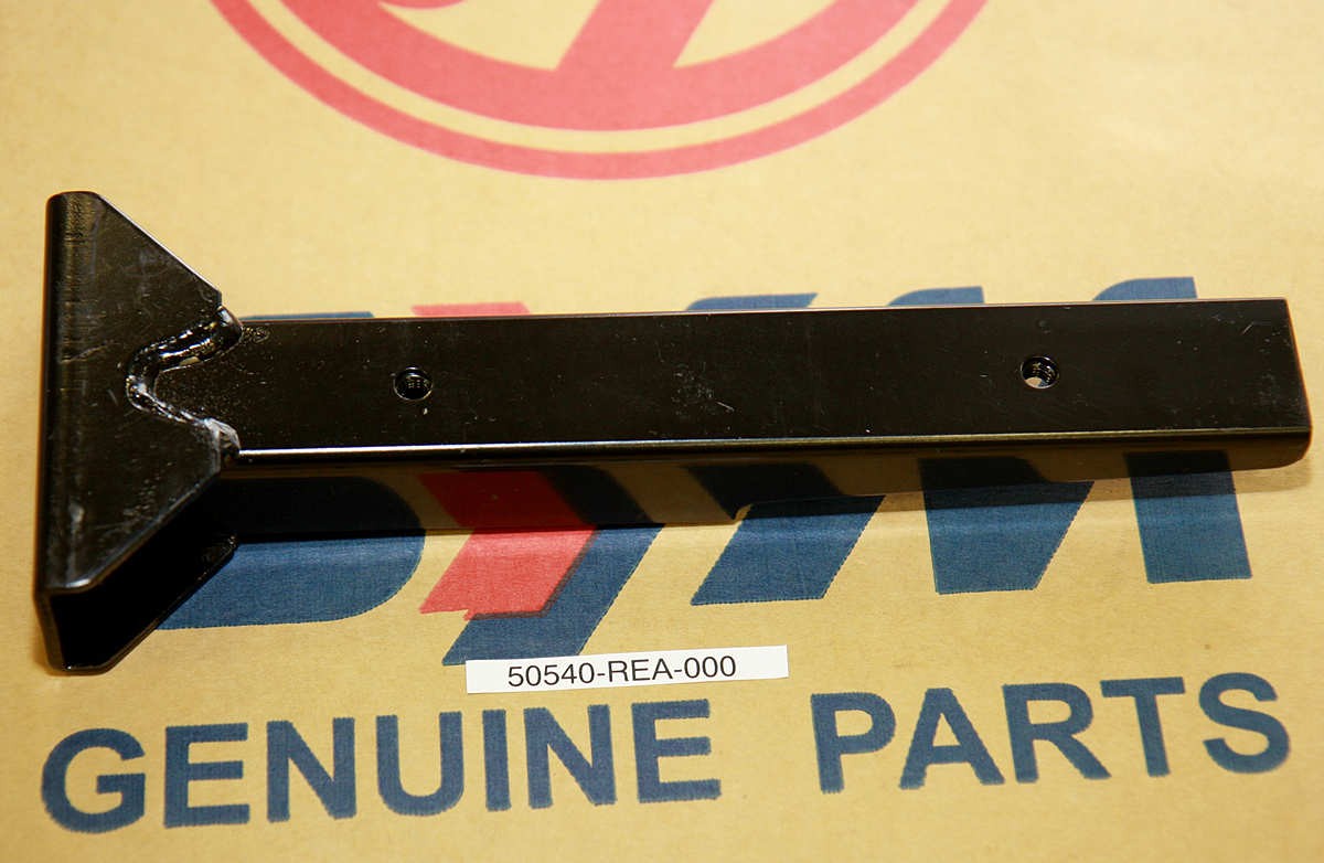 Кронштейн крепления опоры для ног ATV600