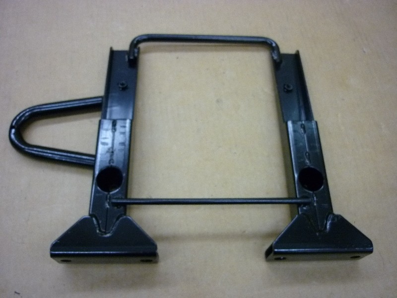 Кронштейн крепления опоры для ног левый в сборе